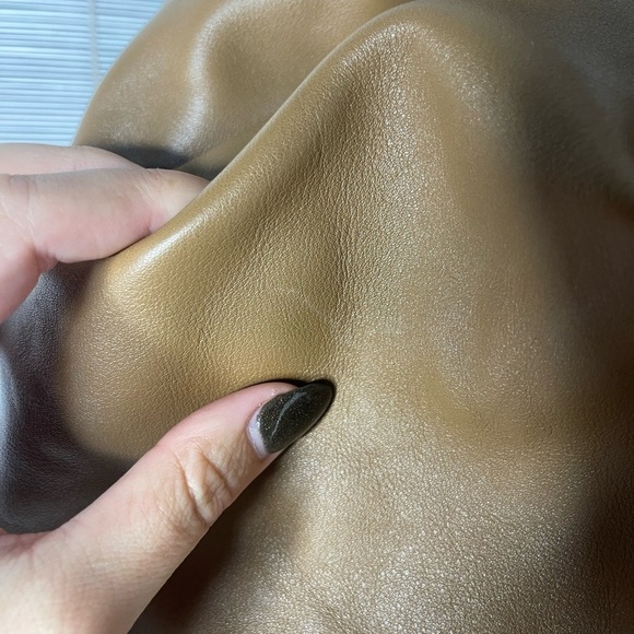 Bottega Veneta The Pouch Size Large Tan Leather Slouchy - Picture 6 of 16